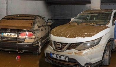 Su altında kalan otoparka inen vatandaş şoke oldu!