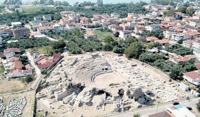 Tarihin sahnesi İznik Tiyatrosu