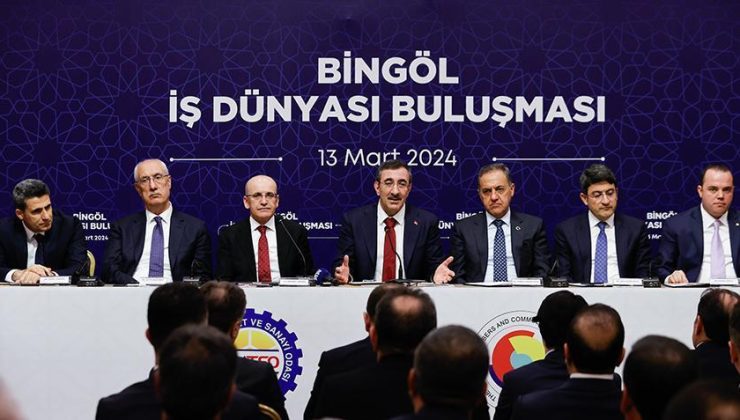 Cevdet Yılmaz ve Bakan Şimşek Bingöl’de iş insanları ile bir araya geldi