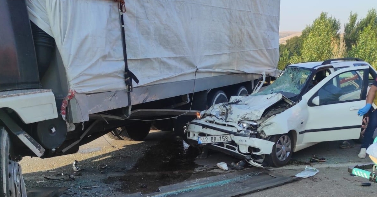 Otomobil kamyona çarptı: 4 ölü, 2 yaralı