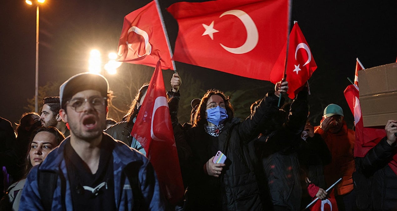 Türkiye İmamoğlu için ayakta! Halk 6’ncı günde de meydanlarda…